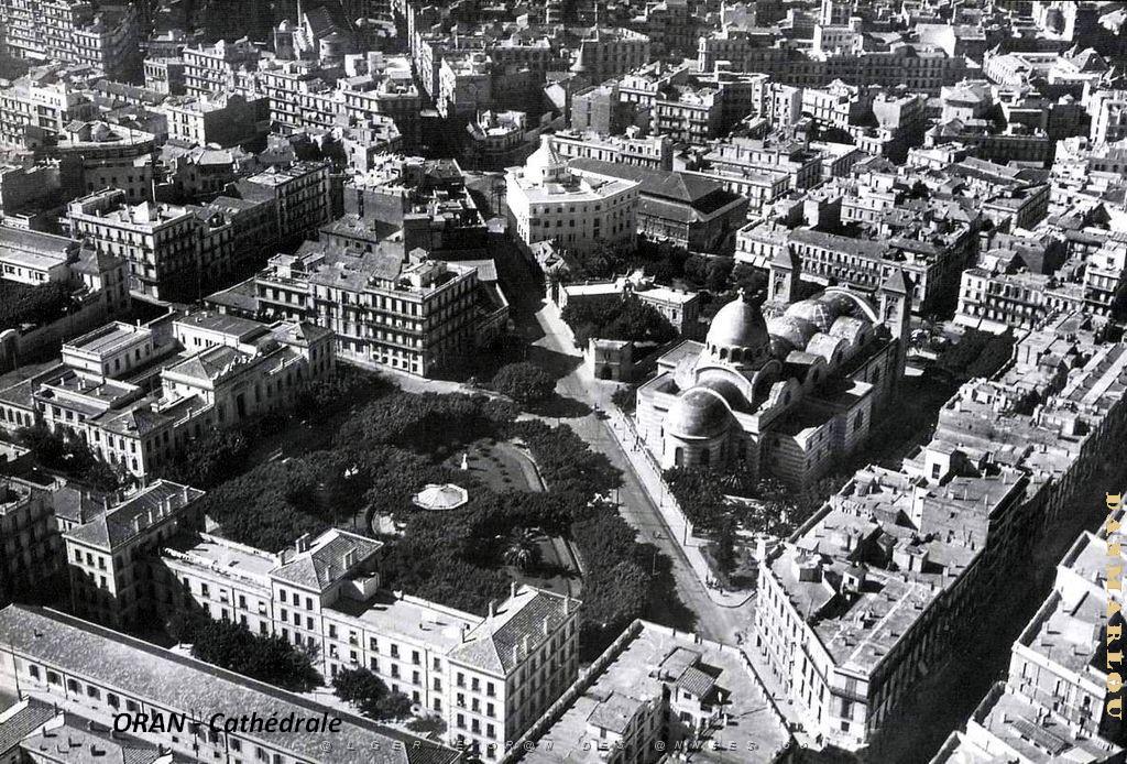 Oran - Boulevard du 2e Zouaves - Cathedrale - Vue aerienne.jpg